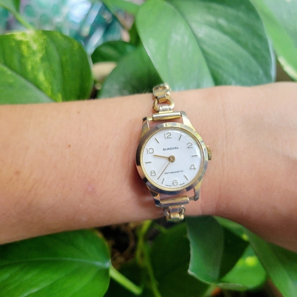 Vintage Swiss Sundial Antimagnetic Diamond Tooled Classic Gold Stretch Watch - Picture 3 of 8